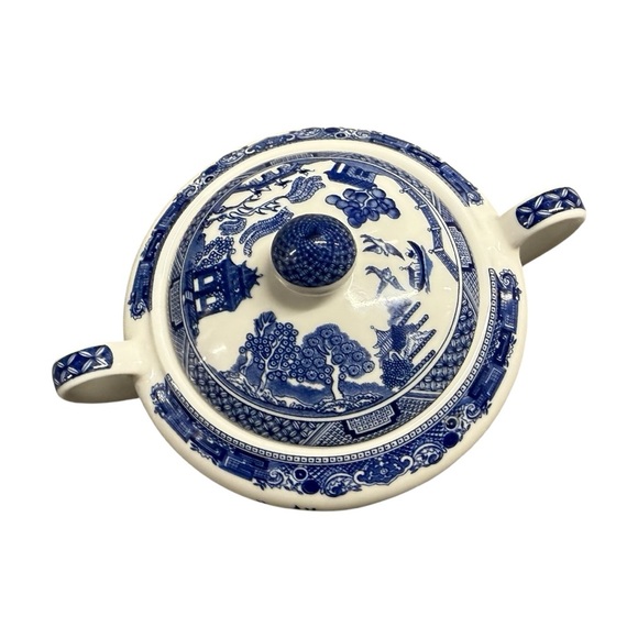 Johnson Brothers Willow Blue Sugar Bowl with Lid in Classic Blue Willow Pattern - Picture 4 of 10